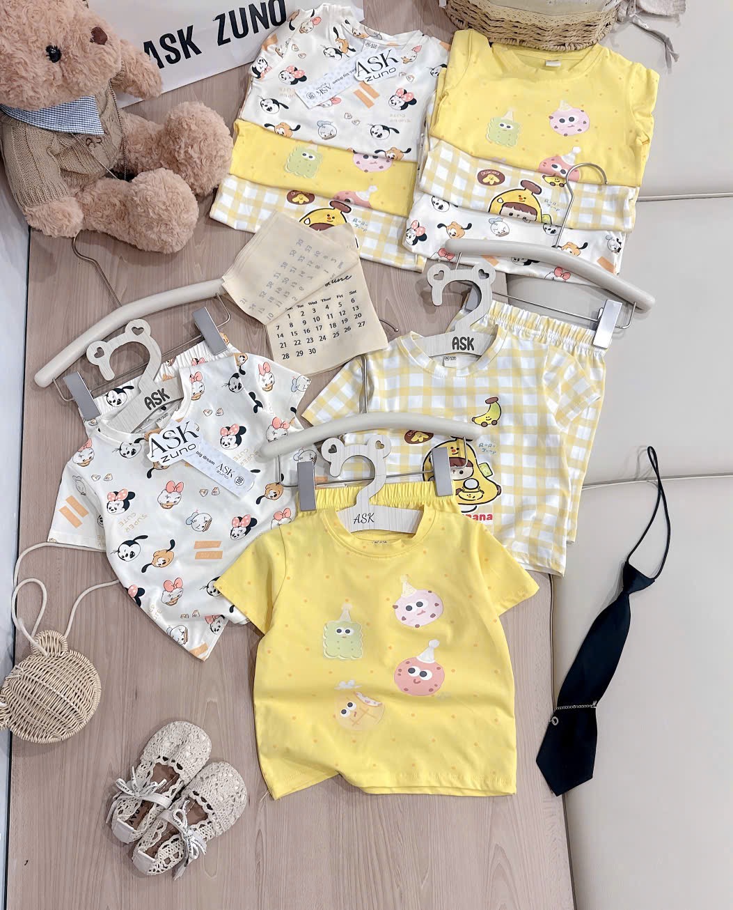 G947 - SET 3 BỘ ĐÙI BÉ GÁI HOẠT HÌNH MICKEY vàng be kẻ