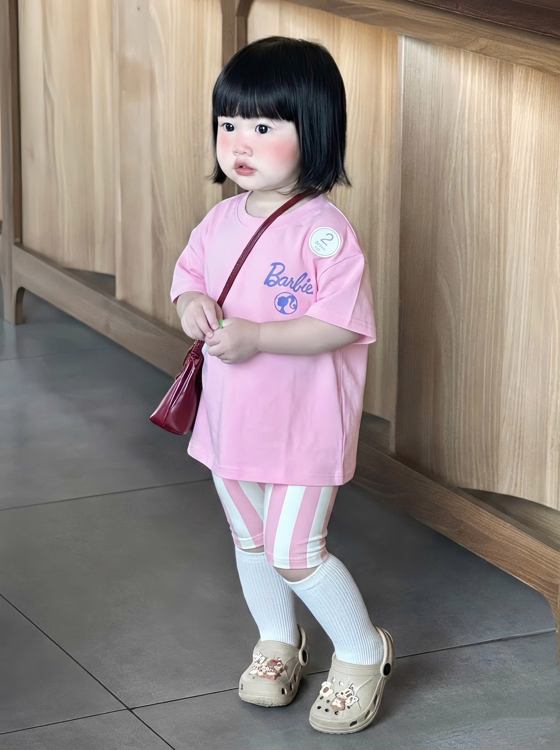 G951 - BỘ ĐÙI BÉ GÁI ÁO HỒNG BARBIE QUẦN LEGGING SỌC
