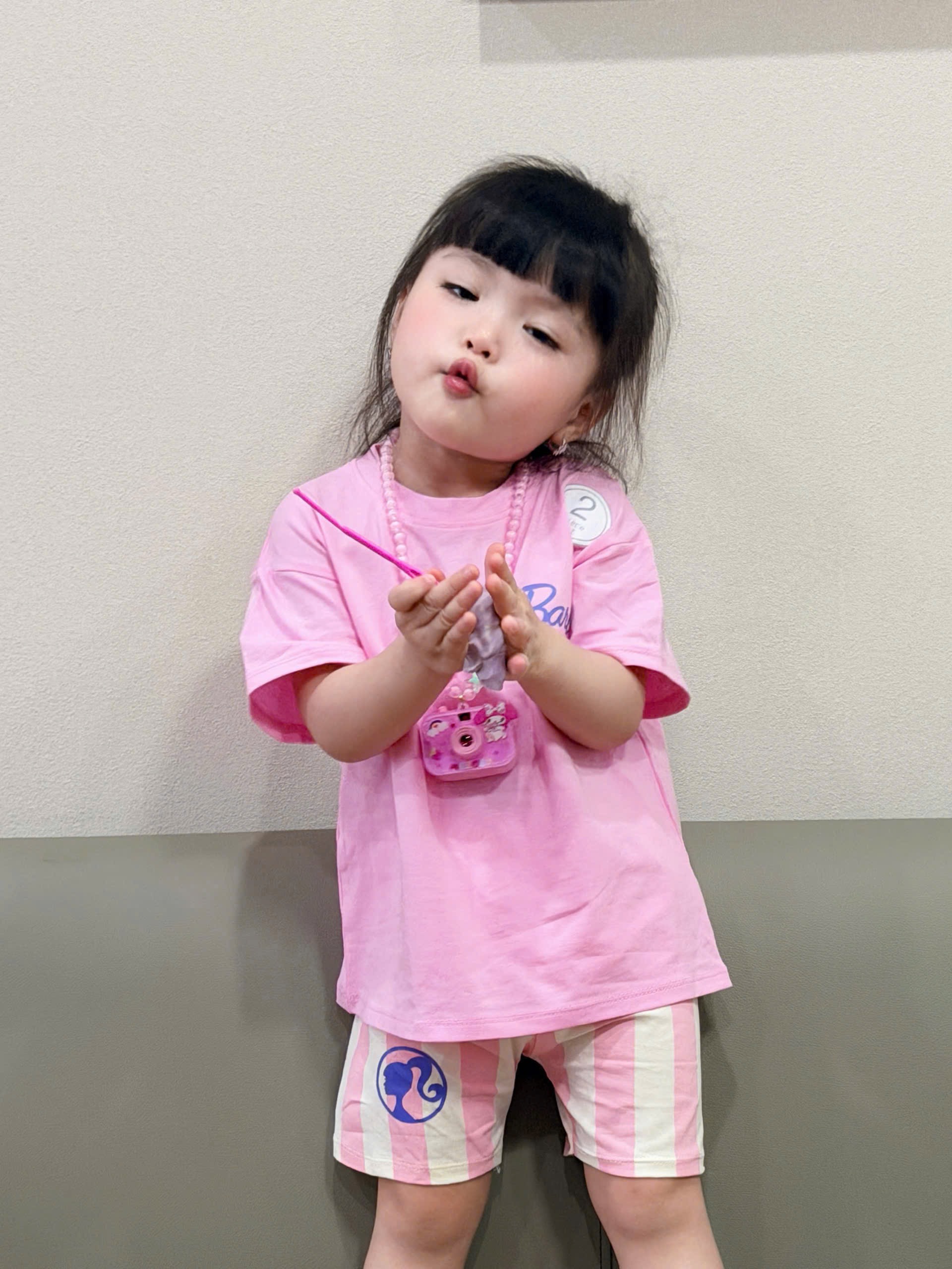 G951 - BỘ ĐÙI BÉ GÁI ÁO HỒNG BARBIE QUẦN LEGGING SỌC
