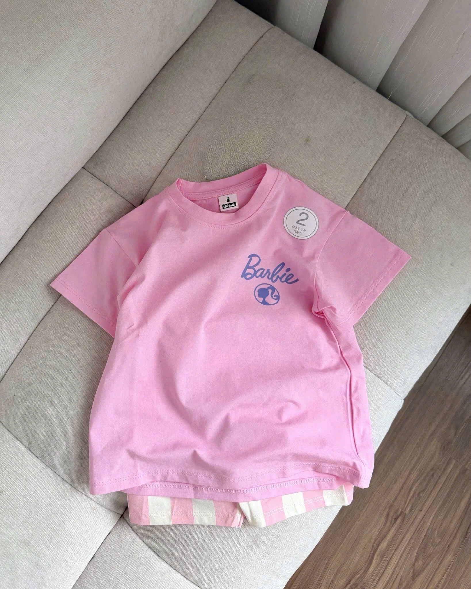 G951 - BỘ ĐÙI BÉ GÁI ÁO HỒNG BARBIE QUẦN LEGGING SỌC