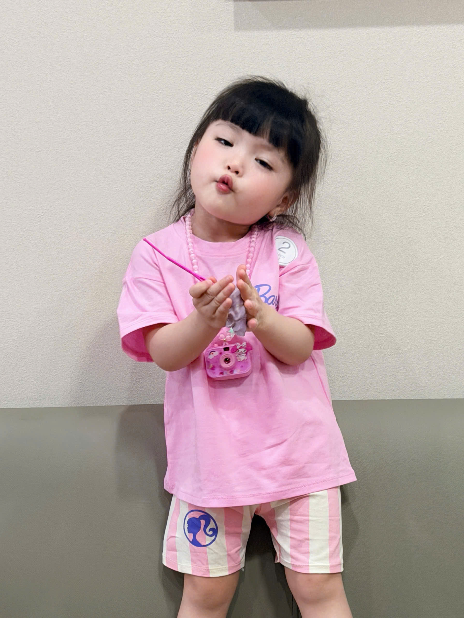 G951 - BỘ ĐÙI BÉ GÁI ÁO HỒNG BARBIE QUẦN LEGGING SỌC