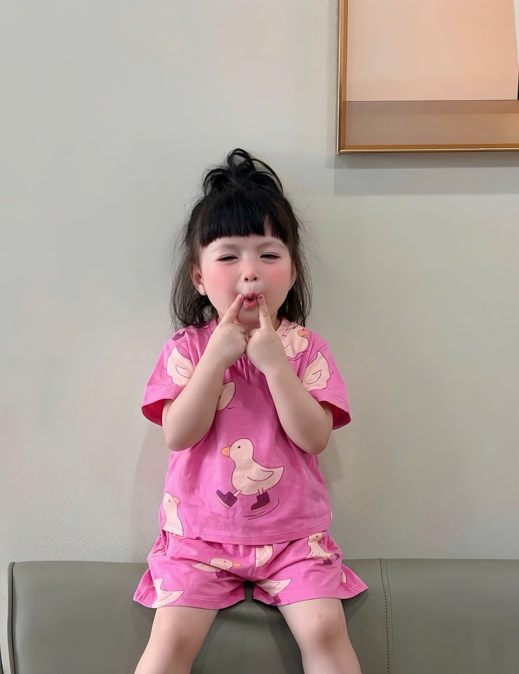 G976 - SET 3 BỘ ĐÙI BÉ GÁI HOA NƠ hồng đậm be
