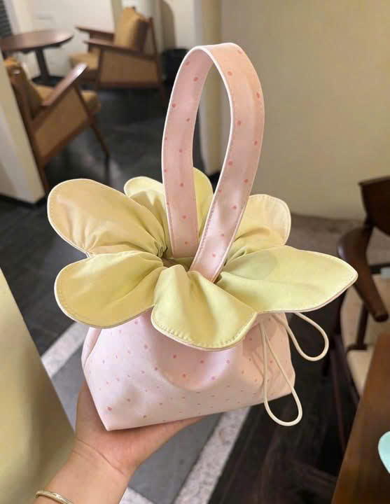 PK299 - TÚI XÁCH CHẤM BI CÁNH HOA