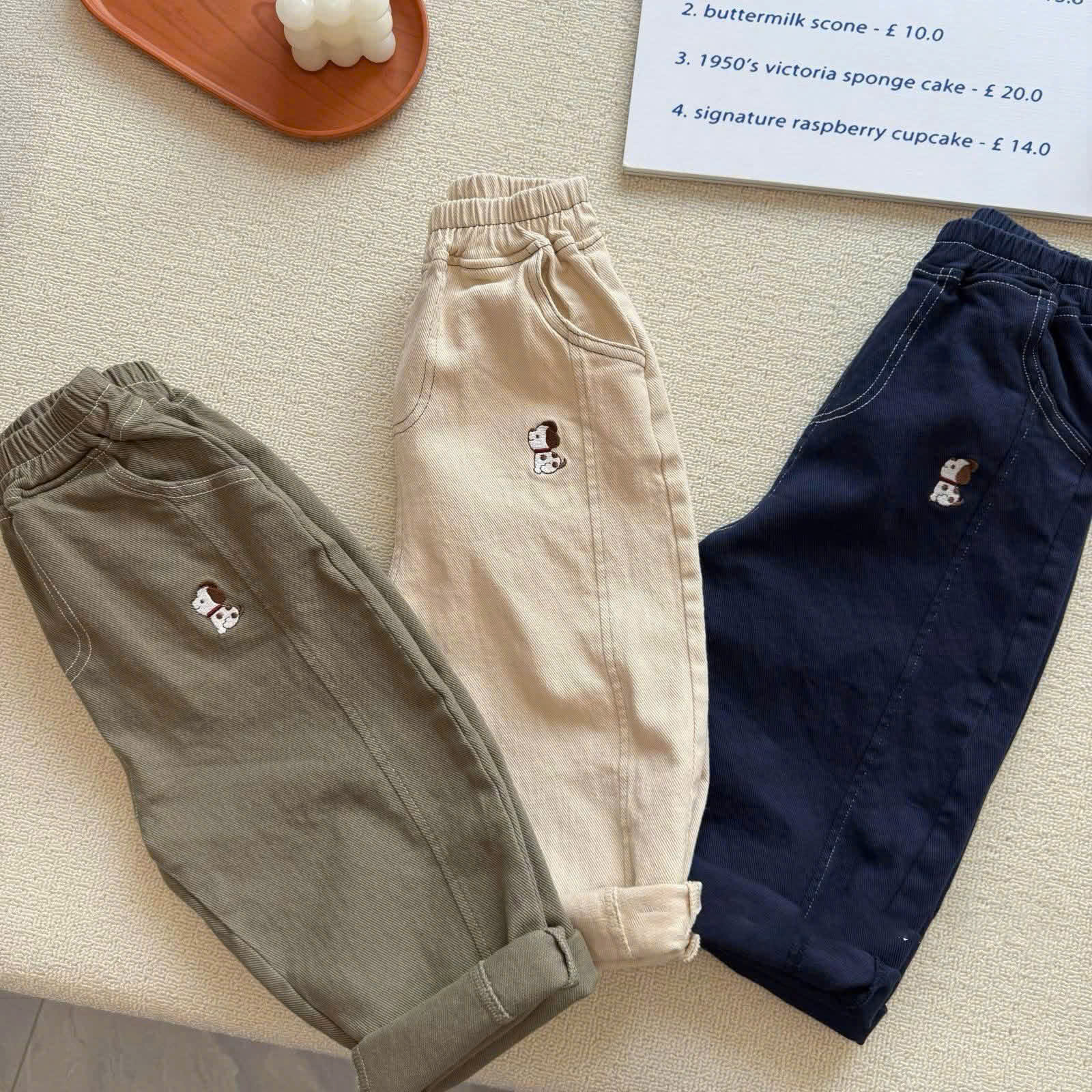 QB397 - SET 3 QUẦN KAKI BÉ TRAI THÊU CHÓ than rêu be
