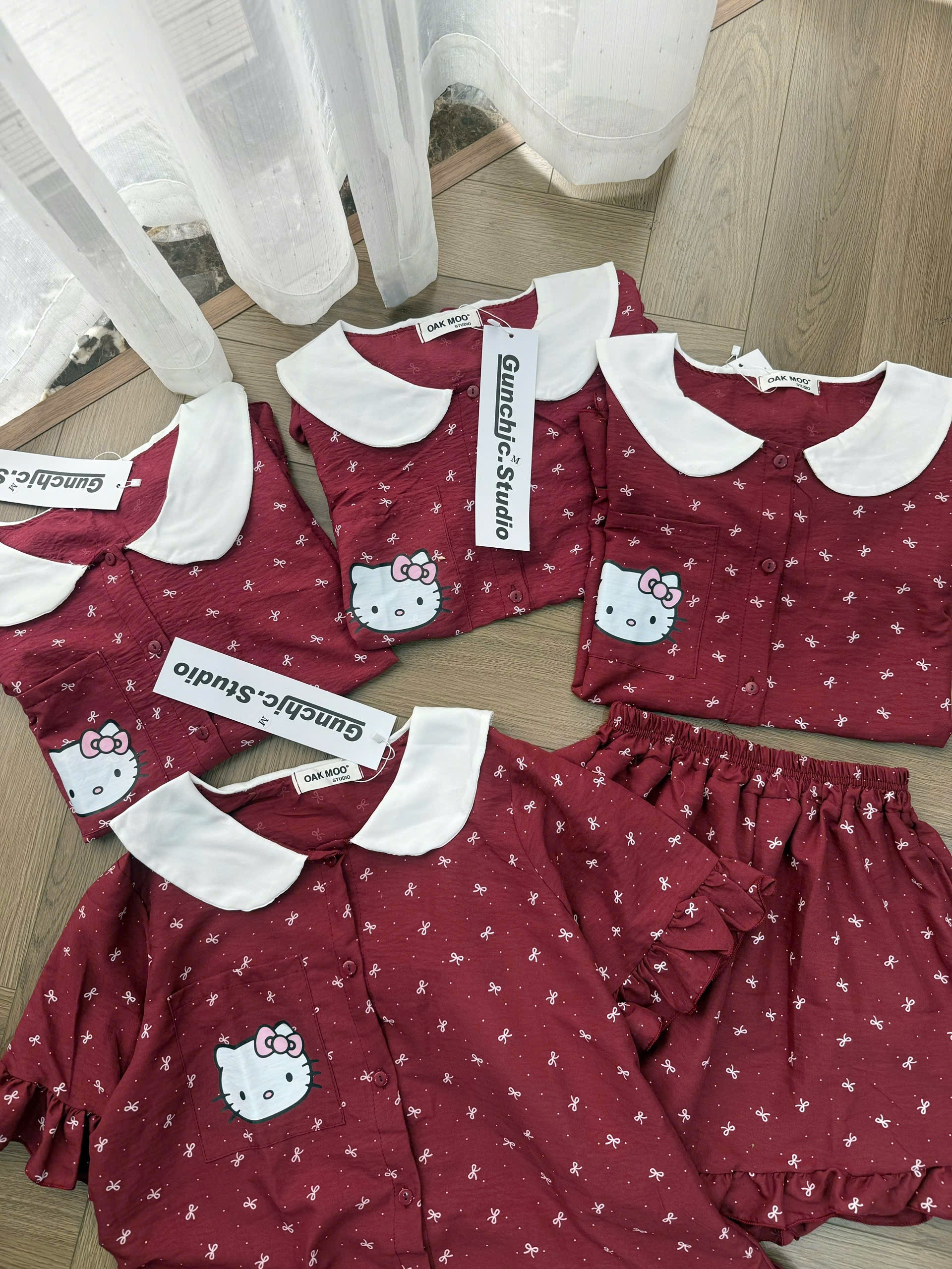 S309 - BỘ PYJAMA NỮ ĐỎ NƠ KITTY CỔ SEN TRẮNG