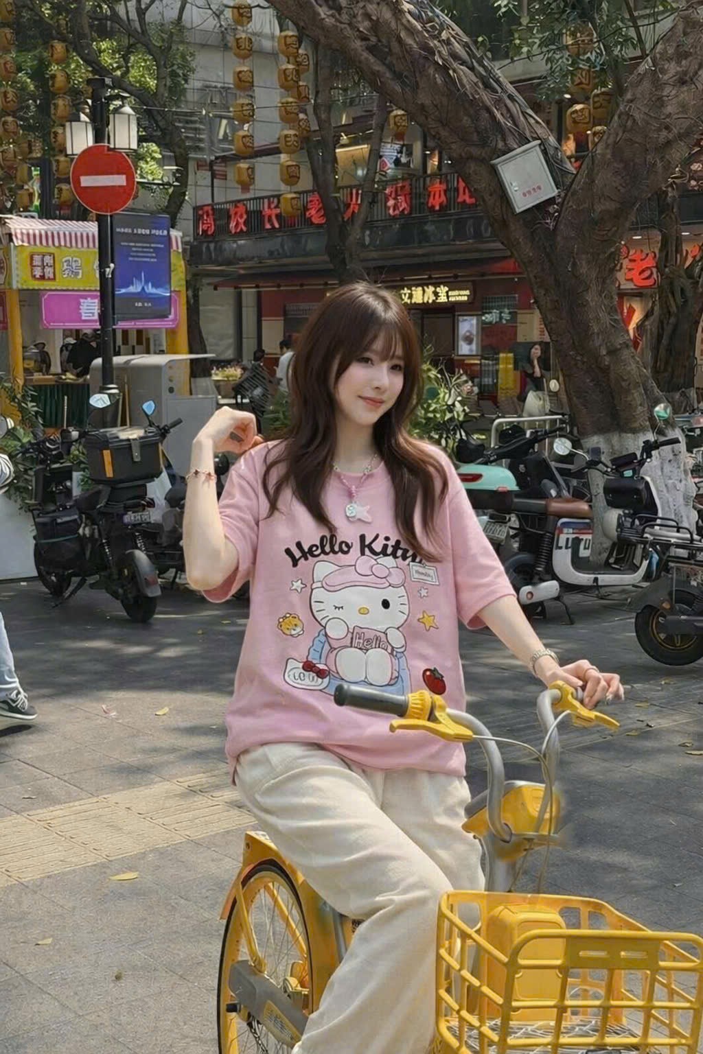 S323 - BỘ NỮ ÁO HỒNG HELLO KITTY QUẦN BOMBER BE