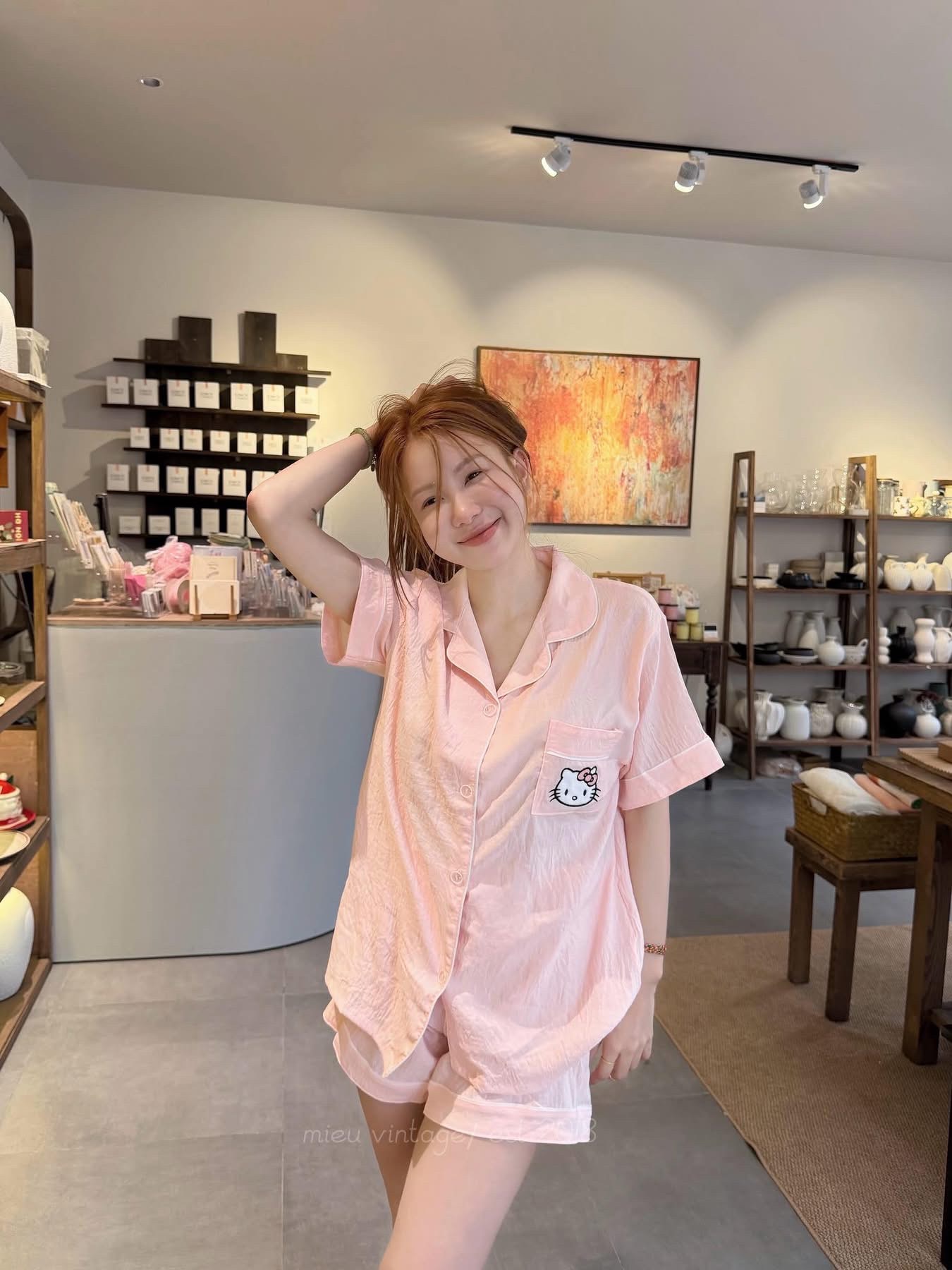 S340 - BỘ ĐÙI NỮ PYJAMA QC TIM HELLO KITTY