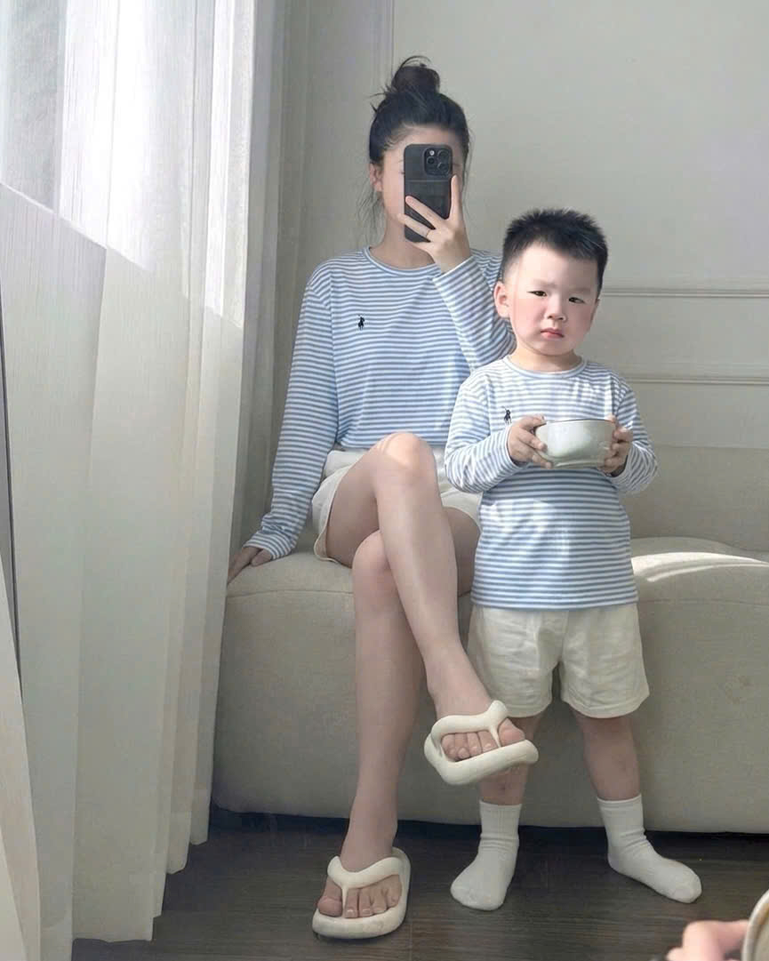 (chờ) S401 - BỘ ĐÔI MẸ BÉ ÁO XANH KẺ NGANG KỊ SĨ QUẦN ĐÙI TRẮNG