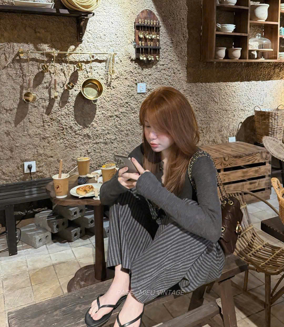 (chờ) S402 - SET NỮ ÁO CARDIGAN XÁM QUẦN SUÔNG SỌC