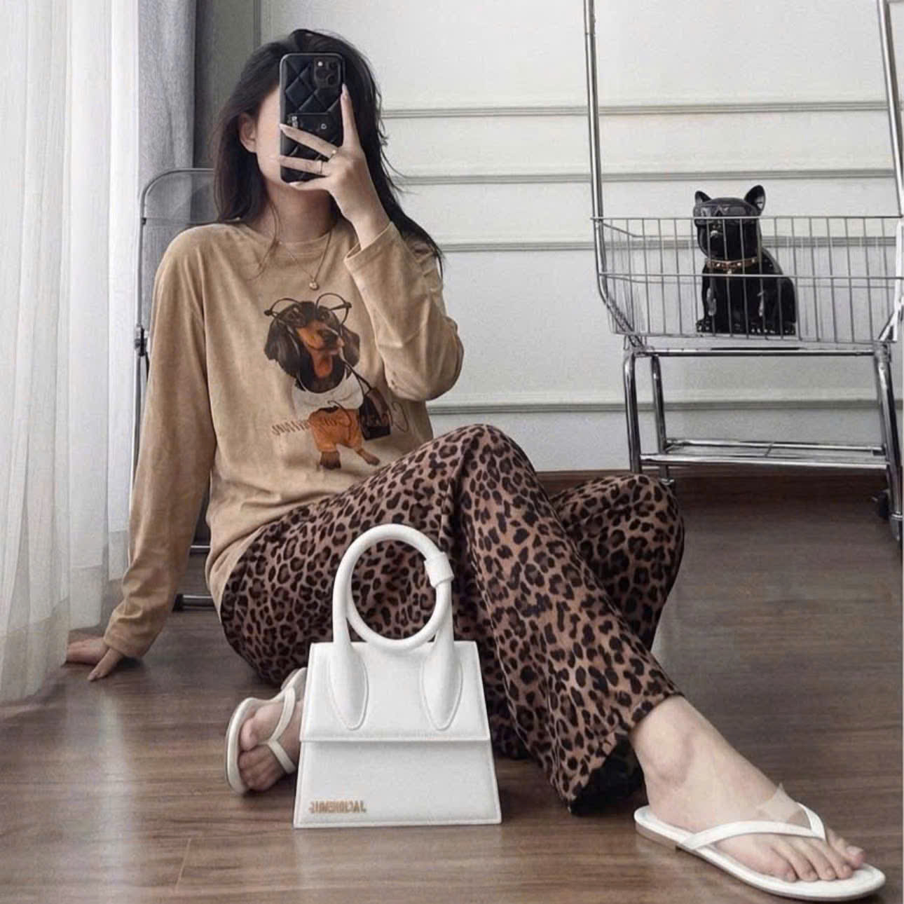 (chờ) S404 - SET NỮ ÁO NÂU DÀI TAY CHÓ ĐEO KÍNH QUẦN SUÔNG BÁO