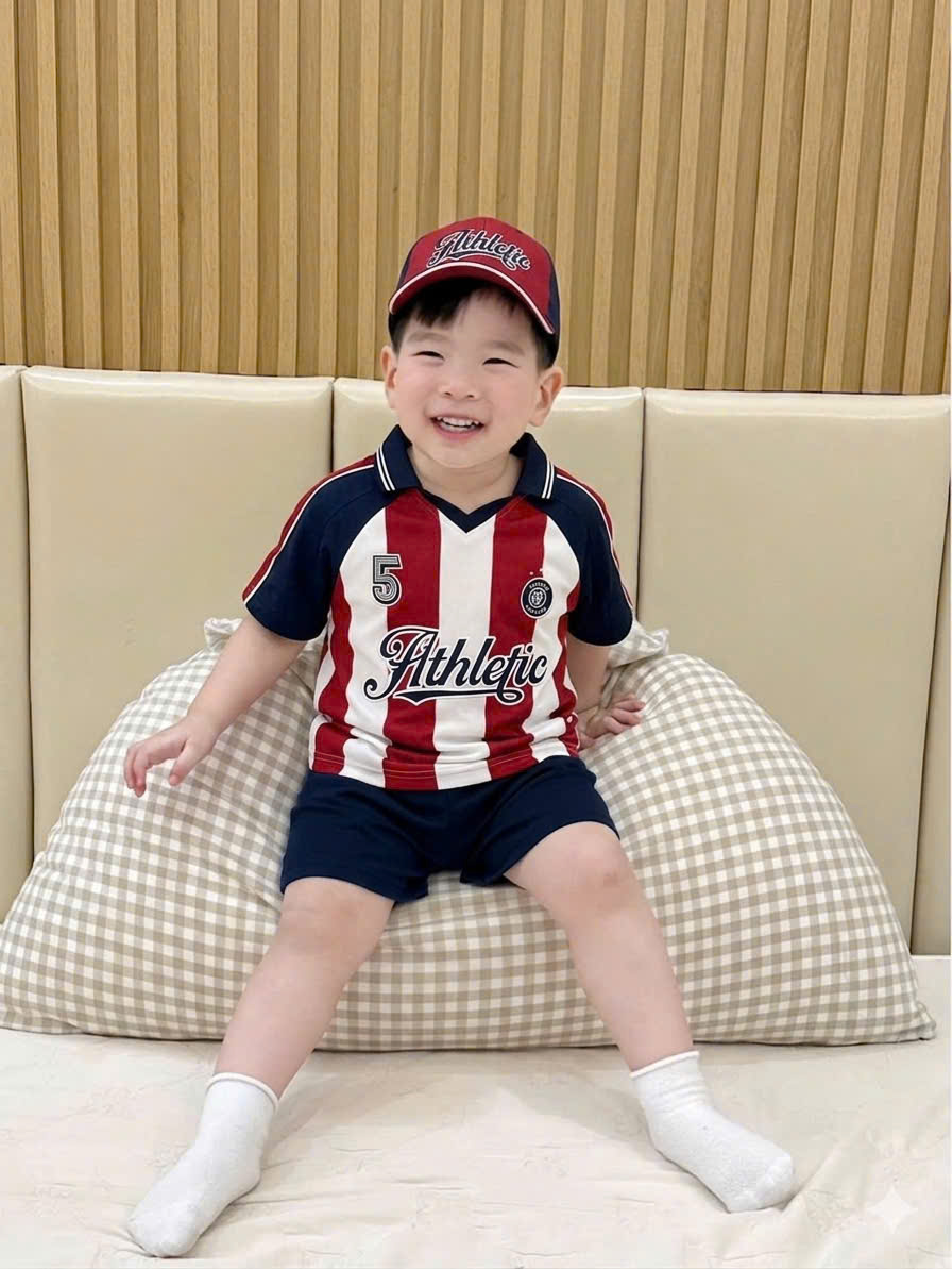 T287 - BỘ ĐÙI BÉ TRAI ÁO POLO CỔ V SỌC ĐỎ Athletic KÈM MŨ