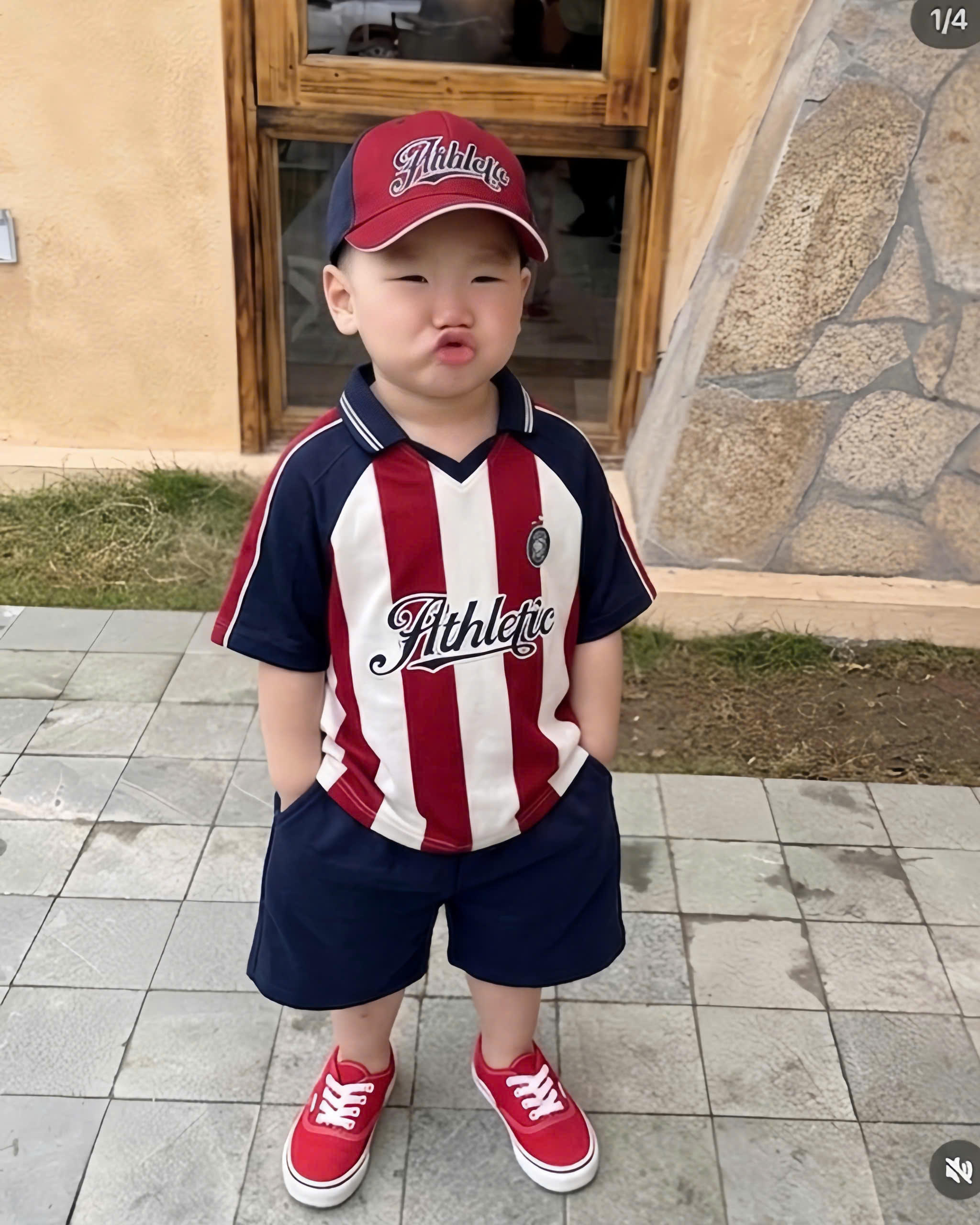 T287 - BỘ ĐÙI BÉ TRAI ÁO POLO CỔ V SỌC ĐỎ Athletic KÈM MŨ