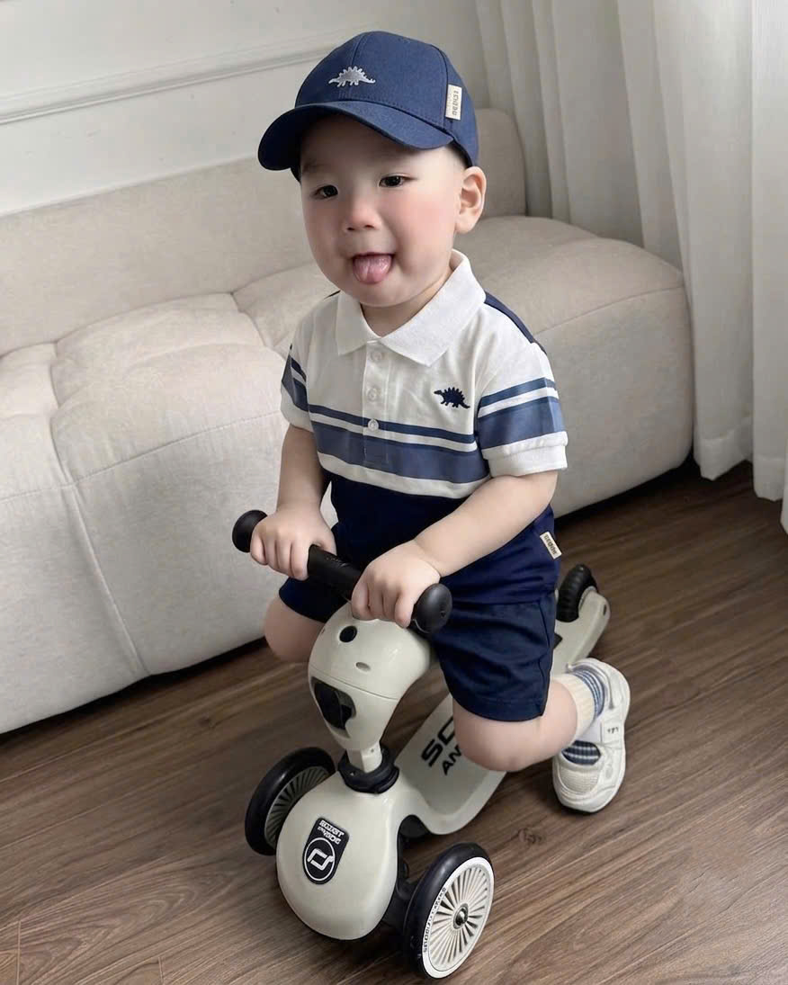 T306 - BỘ ĐÙI BÉ TRAI TRẮNG PHỐI THAN KHỦNG LONG KÈM MŨ