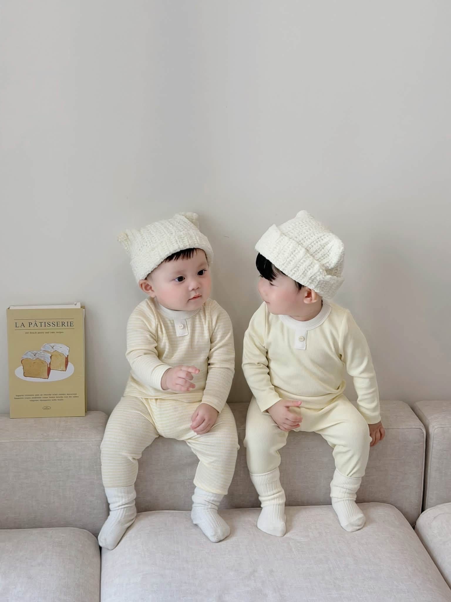 (chờ) T378 - SET 2 BỘ BÉ TRAI DÀI LEN TĂM CỔ TRẮNG ĐÍNH CÚC