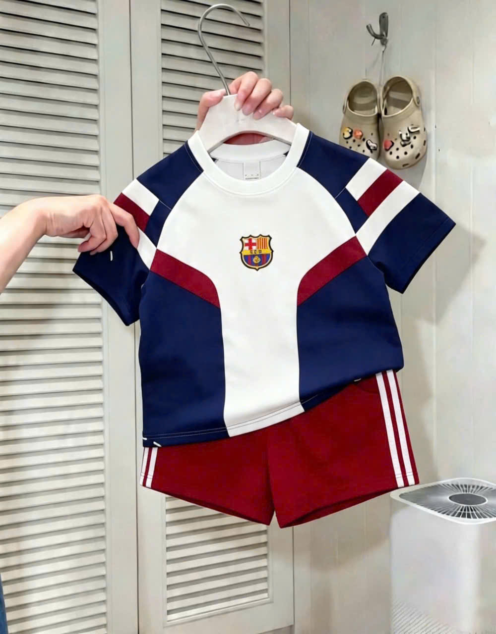 (chờ) T407 - BỘ ĐÙI BÉ TRAI TRẮNG PHỐI THAN QUẦN ĐỎ FCB