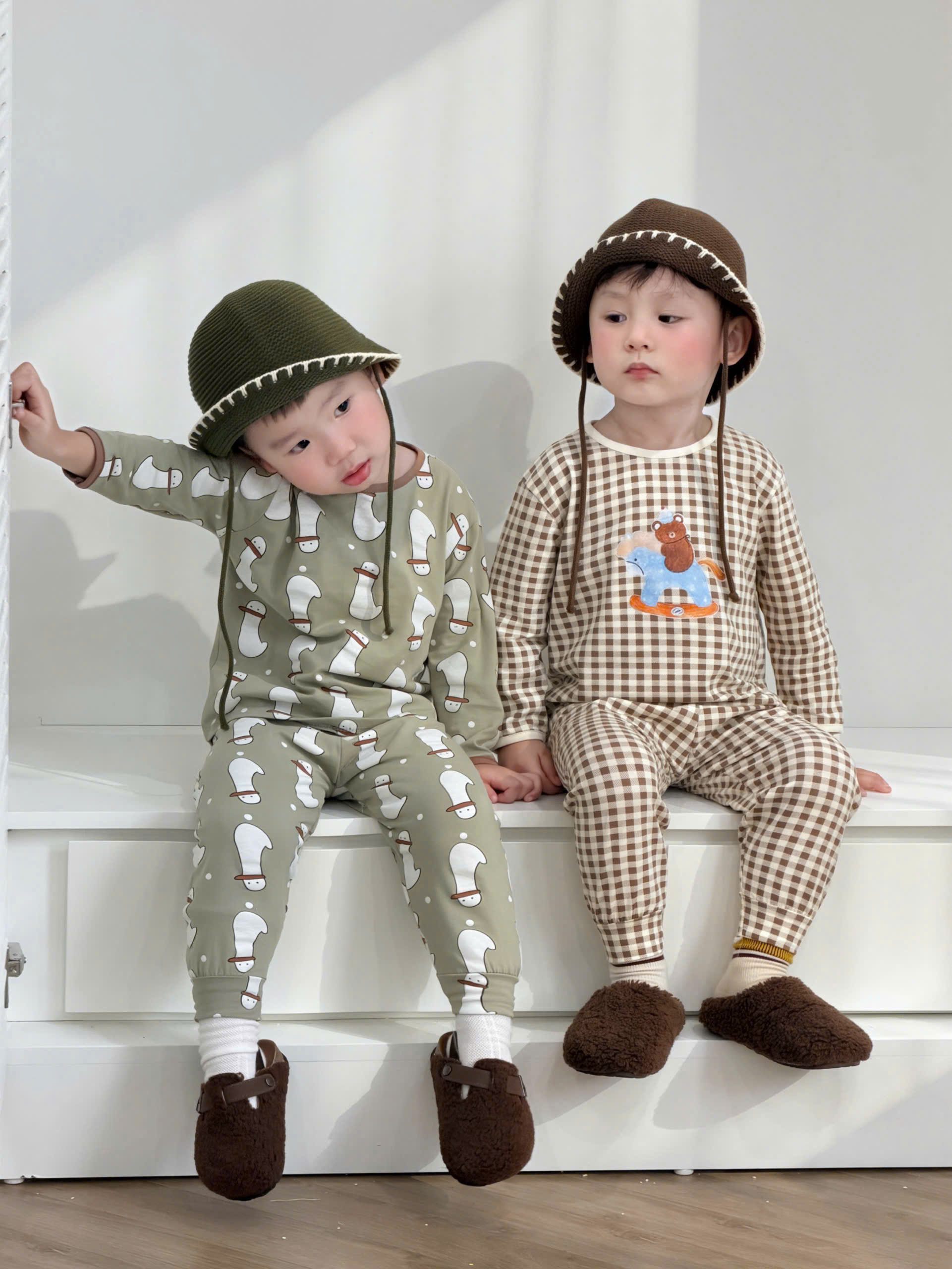 T437 - SET 2 BỘ BÉ TRAI DÀI TAY HẢI CẨU xanh caro nâu