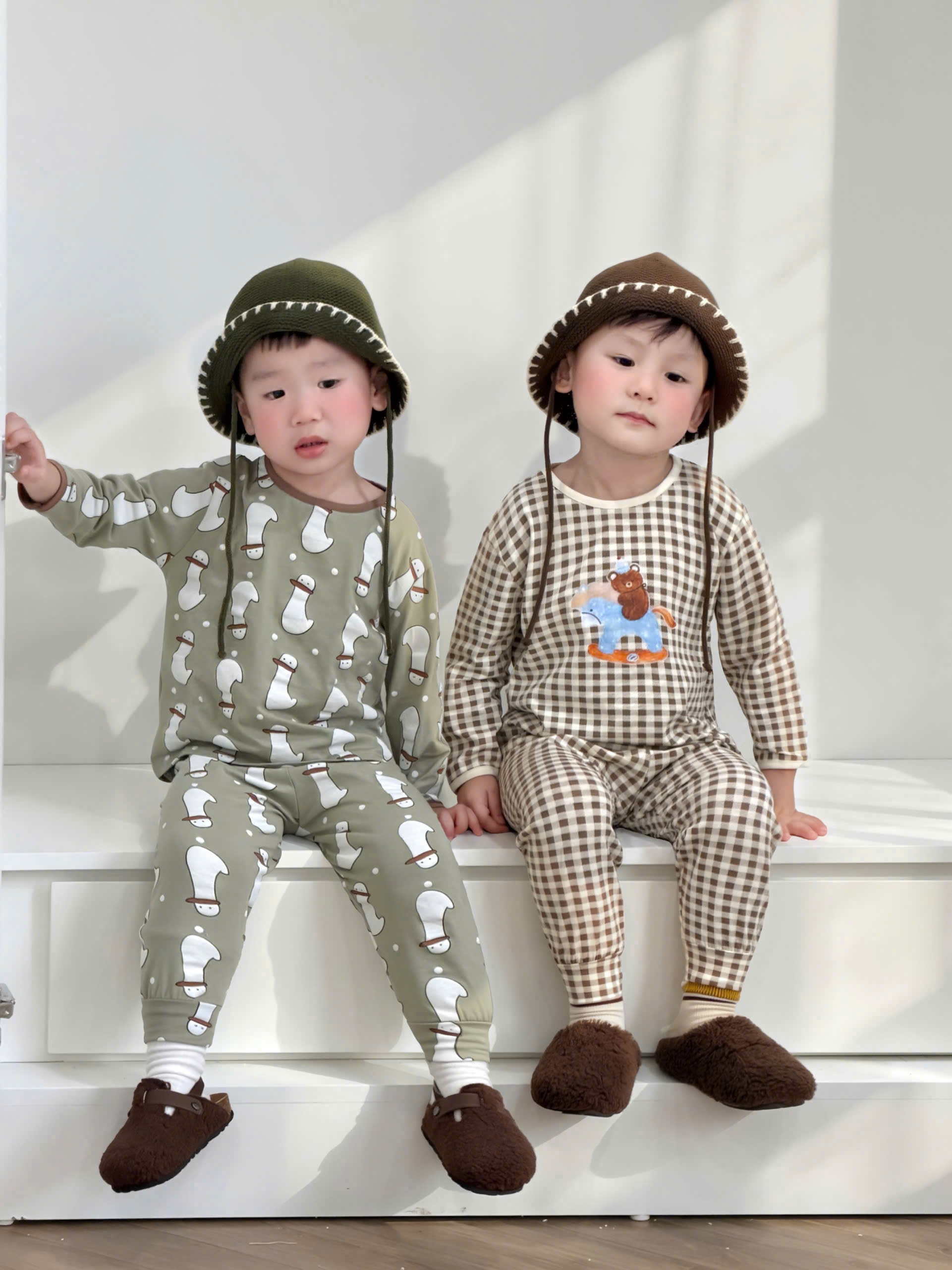 T437 - SET 2 BỘ BÉ TRAI DÀI TAY HẢI CẨU xanh caro nâu