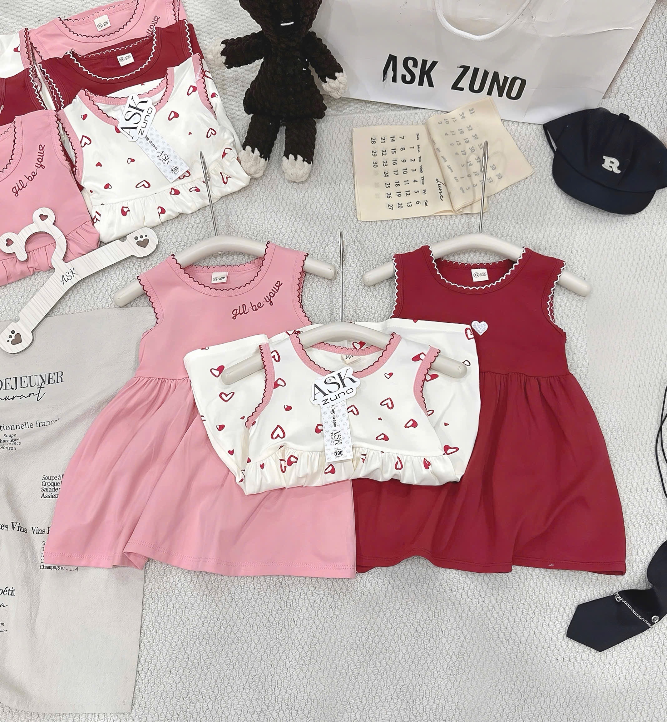 VB574 - SET 3 VÁY BÉ GÁI SÁT NÁCH THÊU TIM đỏ hồng be