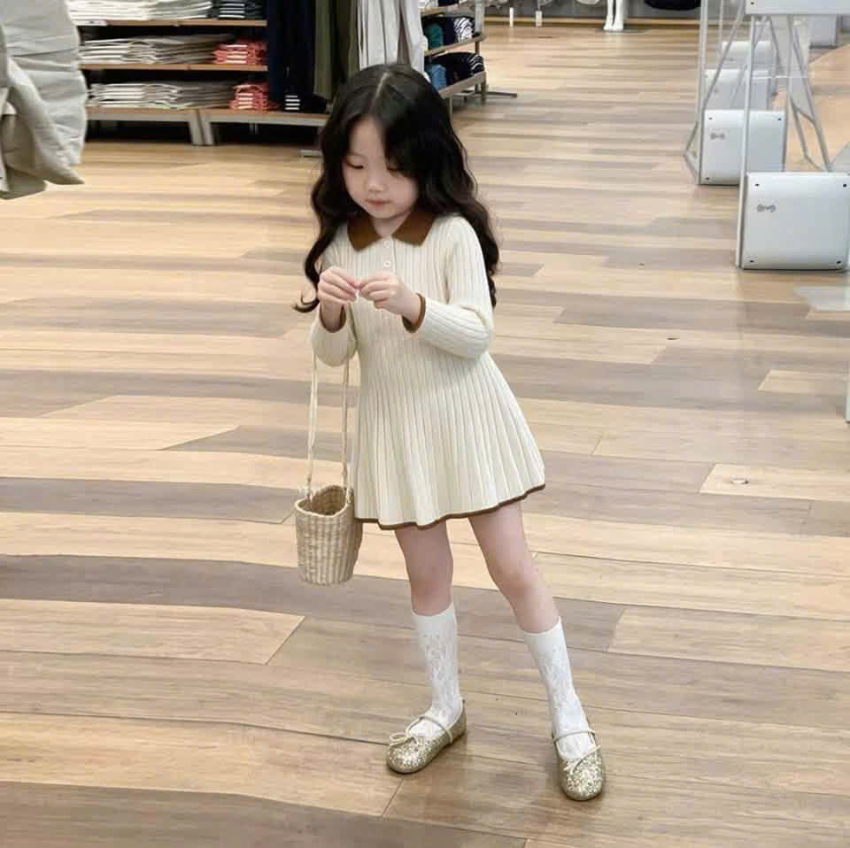 VB604 - VÁY BÉ GÁI POLO LEN TĂM XÒE CỔ PHỐI DÀI TAY