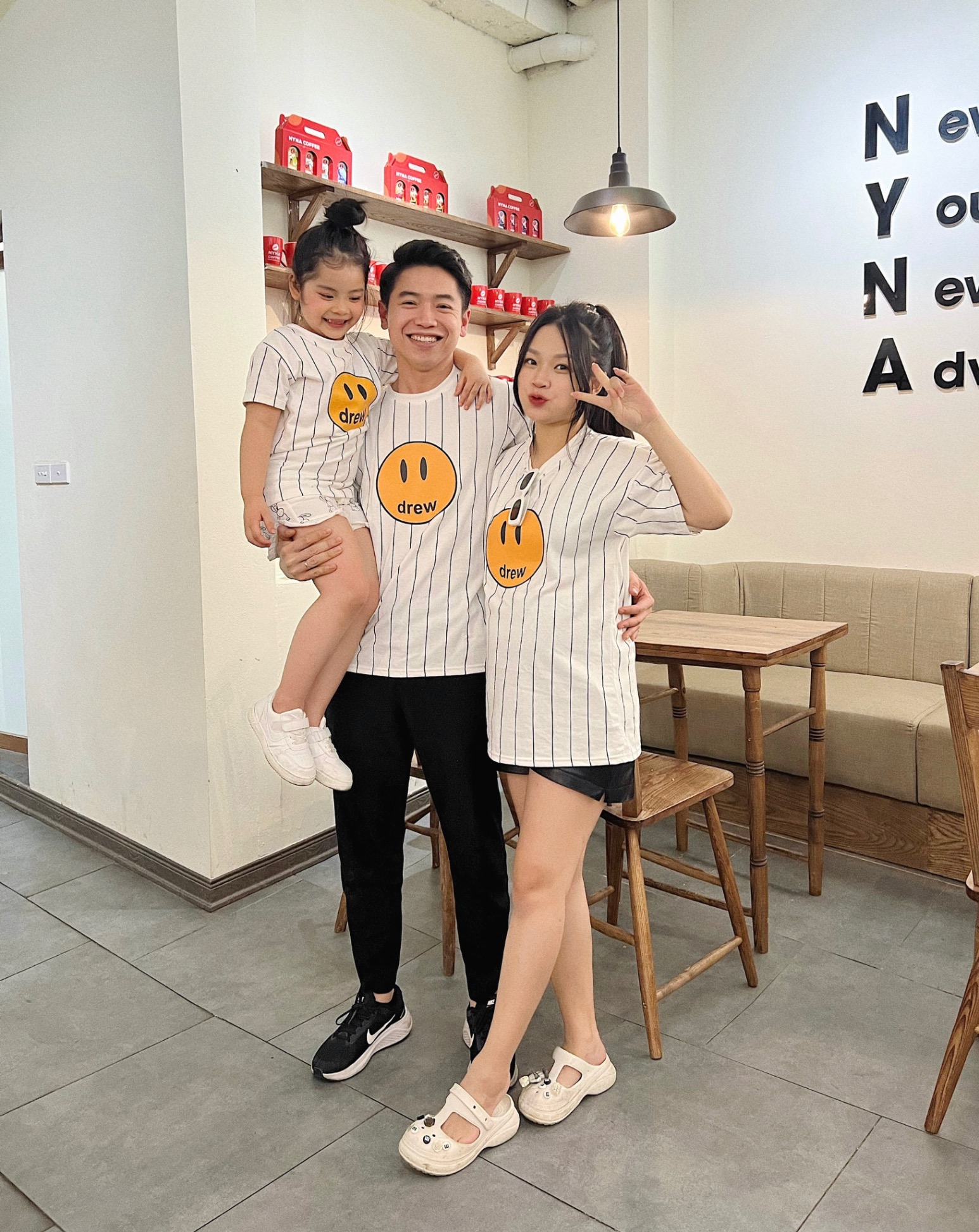 AB361 - ÁO PHÔNG GIA ĐÌNH TRẮNG SỌC DREW