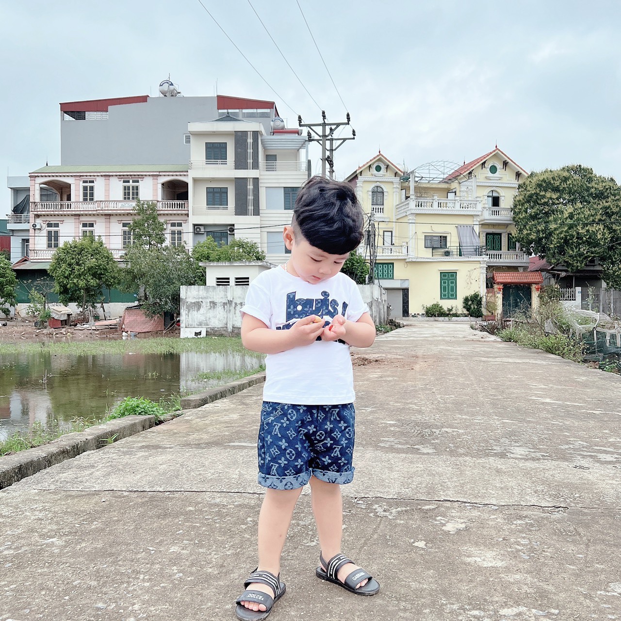 T653 - BỘ ĐÙI BÉ ÁO COTTON THÊU LV QUẦN BÒ
