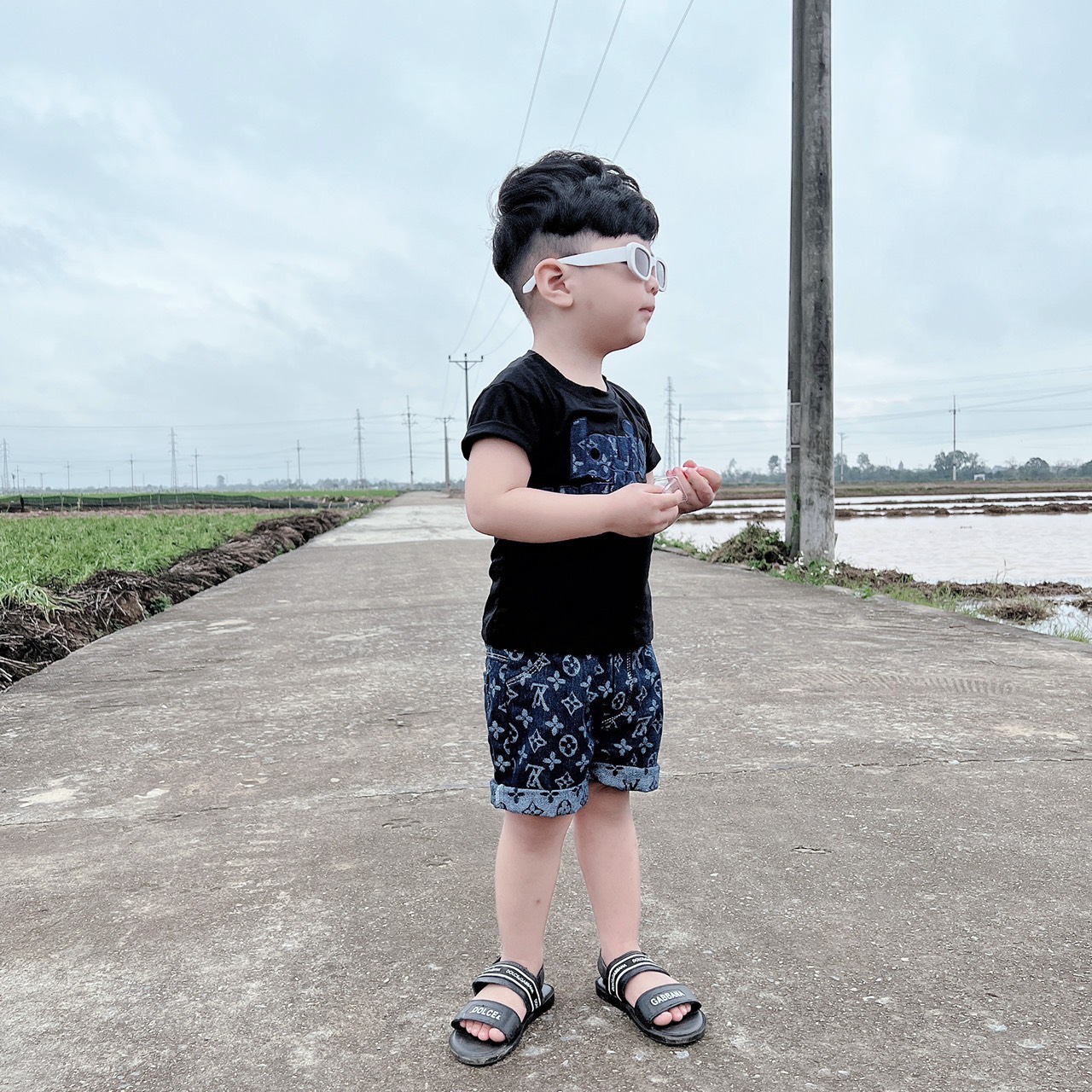 T653 - BỘ ĐÙI BÉ ÁO COTTON THÊU LV QUẦN BÒ