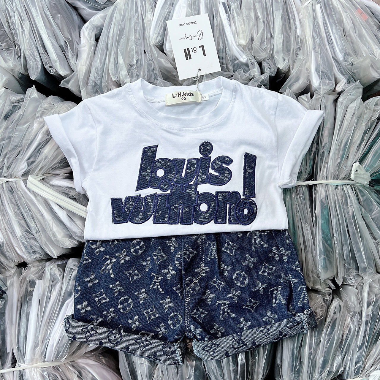 T653 - BỘ ĐÙI BÉ ÁO COTTON THÊU LV QUẦN BÒ