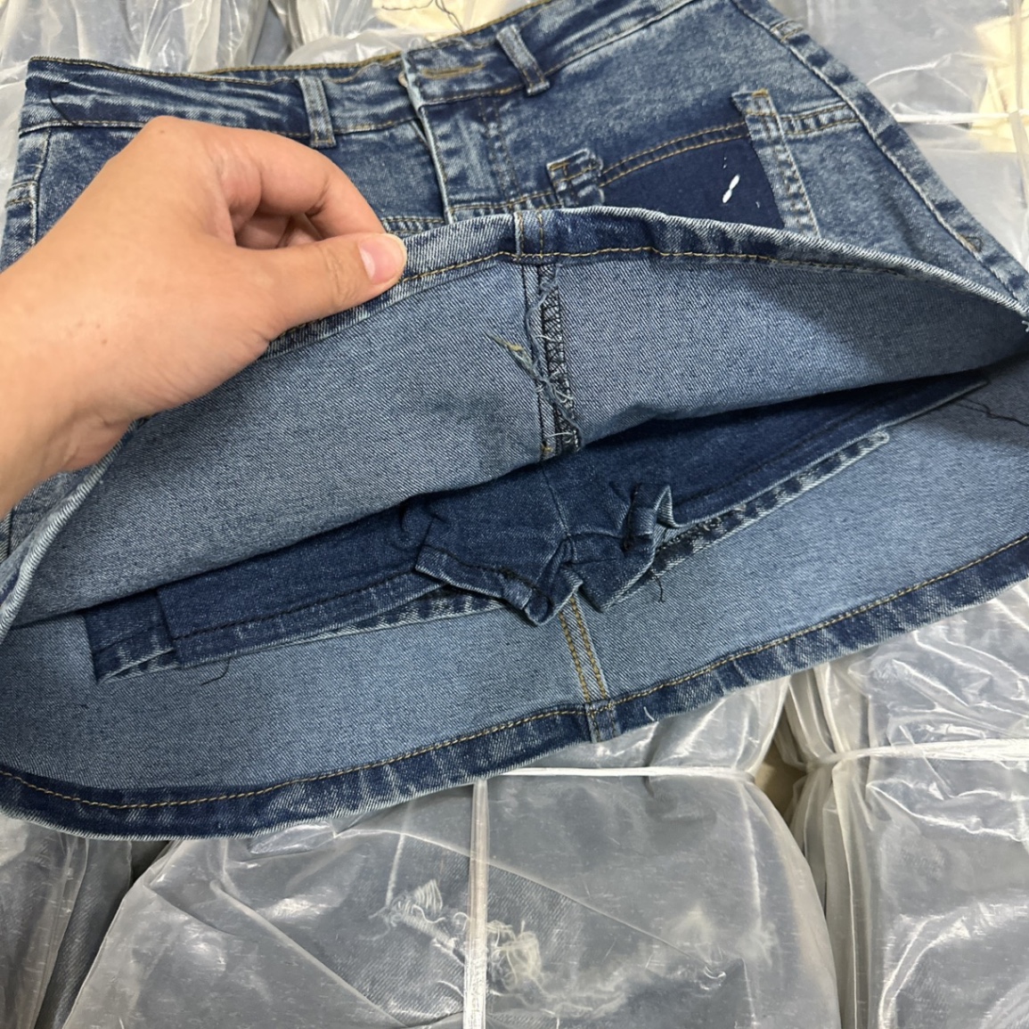 CV115 - CHÂN VÁY JEANS XANH CHỮ A THÁO TÚI