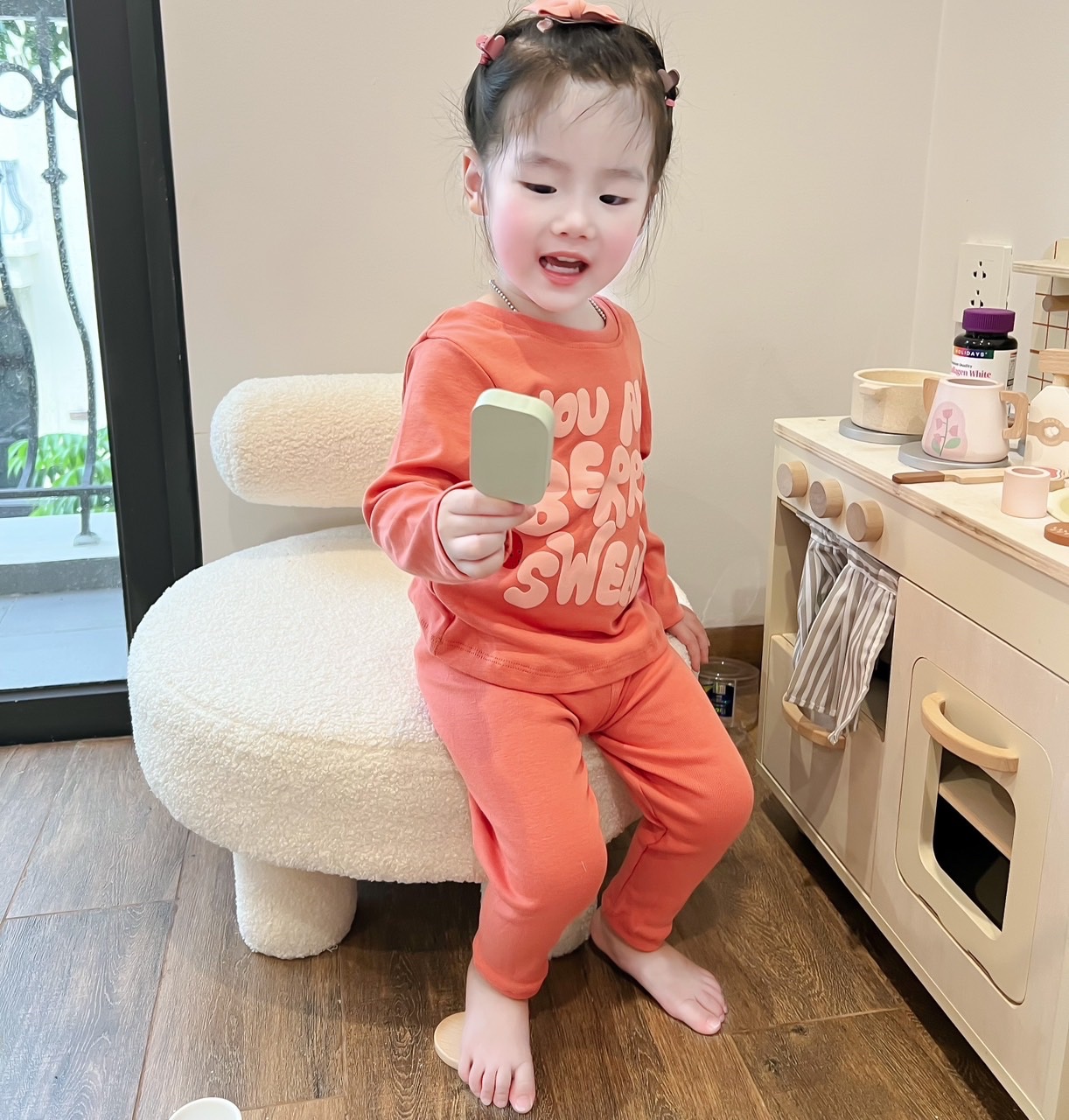 G698 - SET 2 BỘ BÉ GÁI DÀI HỒNG DÂU TÂY TRẮNG KẺ