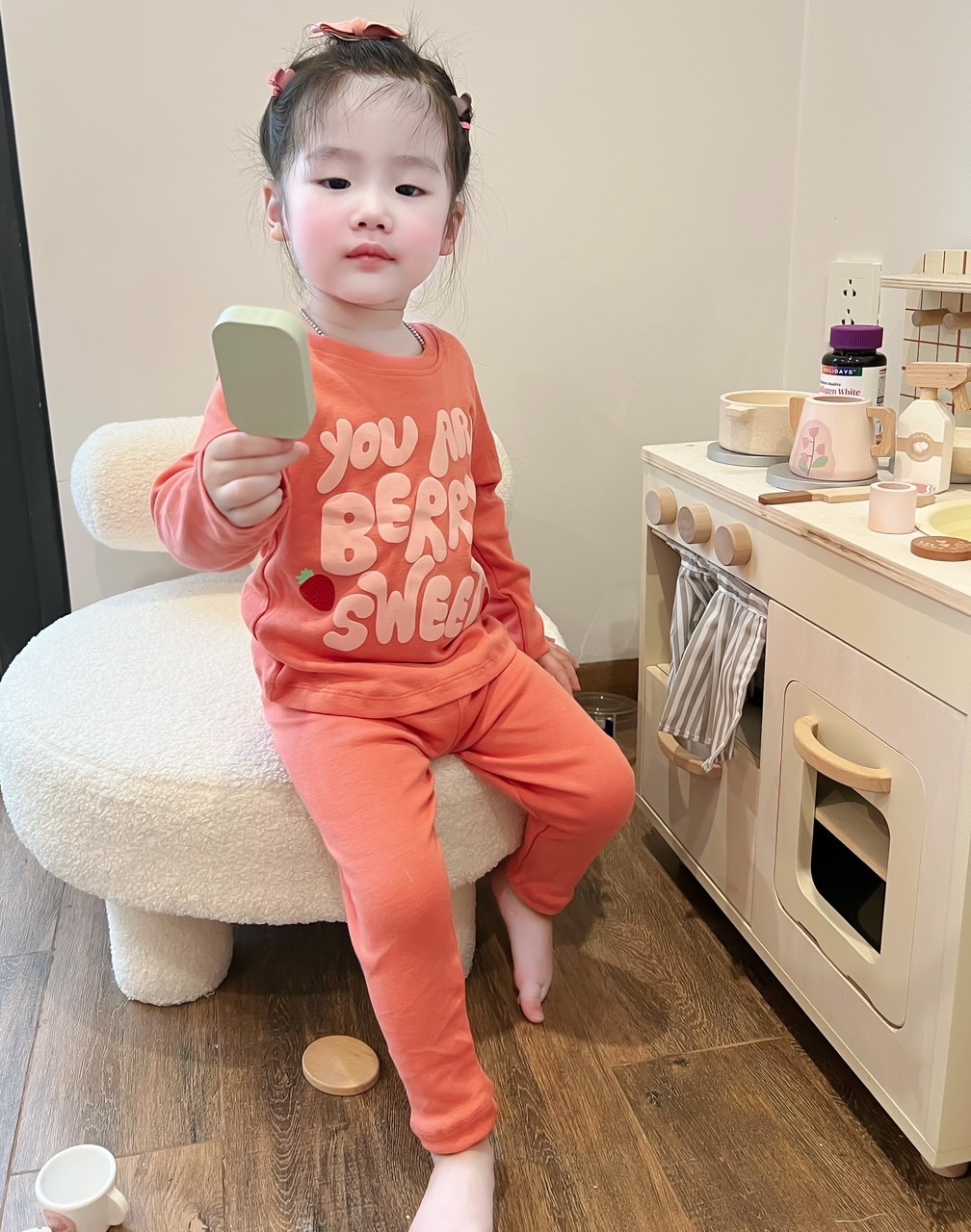 G698 - SET 2 BỘ BÉ GÁI DÀI HỒNG DÂU TÂY TRẮNG KẺ