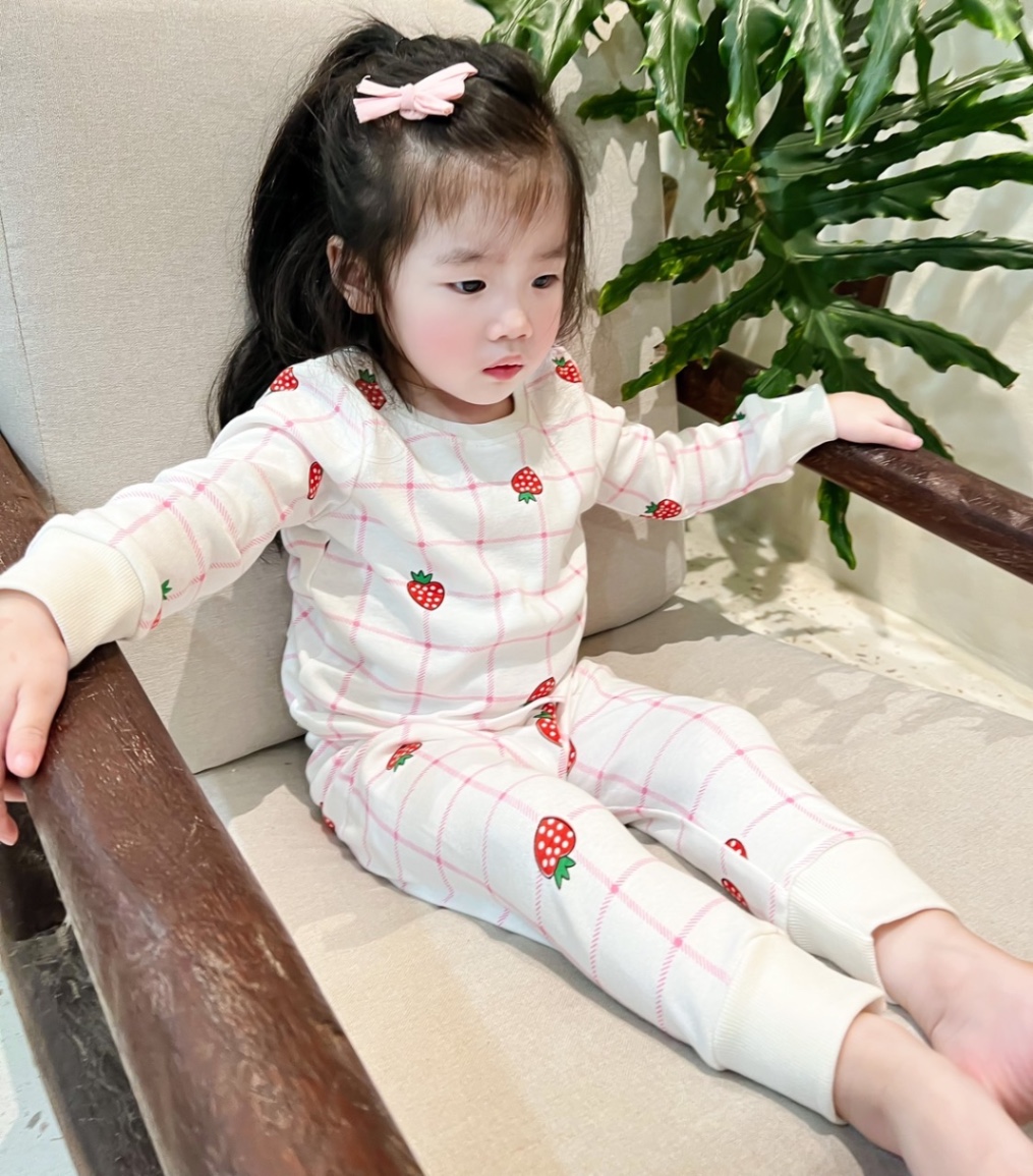 G698 - SET 2 BỘ BÉ GÁI DÀI HỒNG DÂU TÂY TRẮNG KẺ