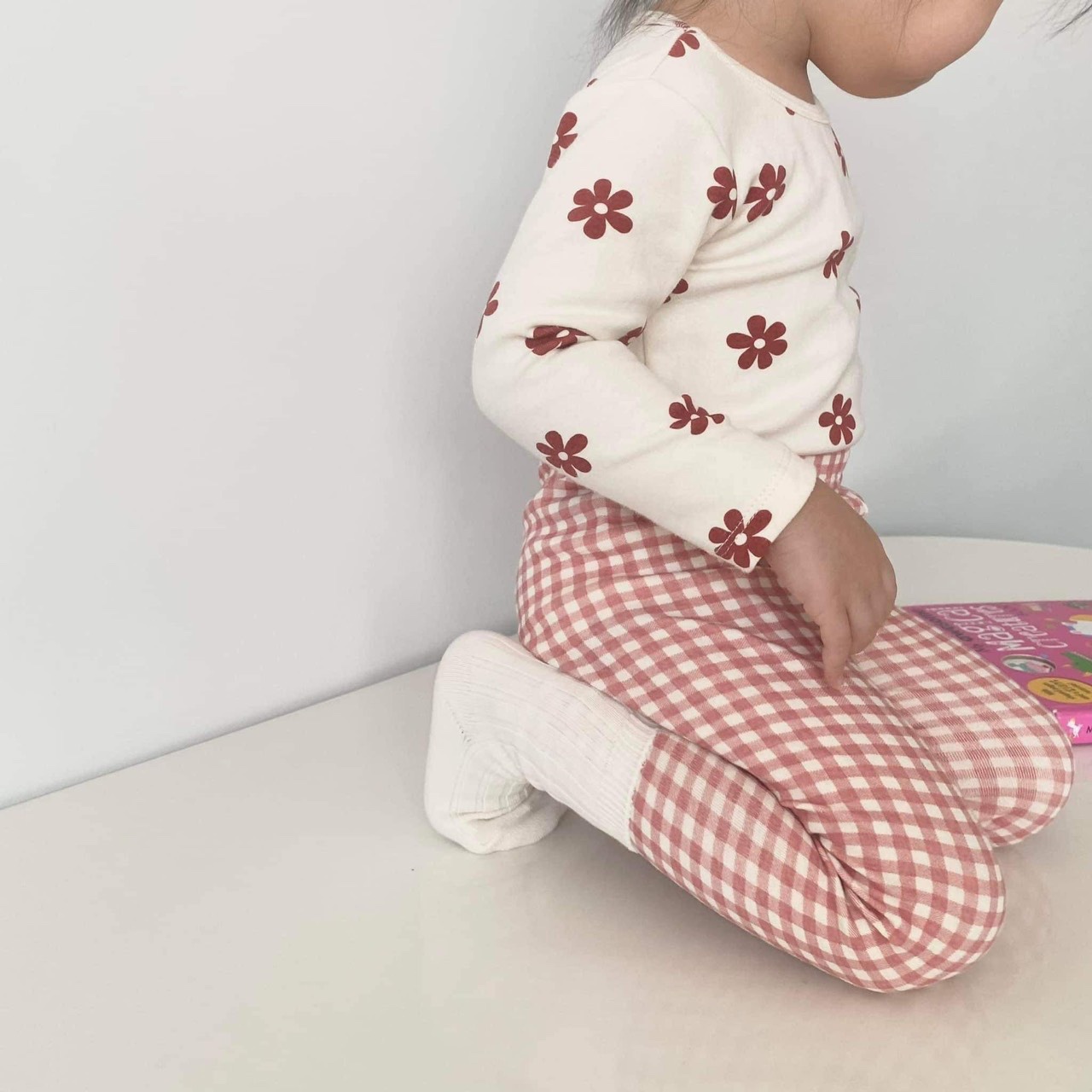 G769 - SET 2 BỘ BÉ GÁI ÁO HOA TÍM ĐỎ QUẦN LEGGING KẺ
