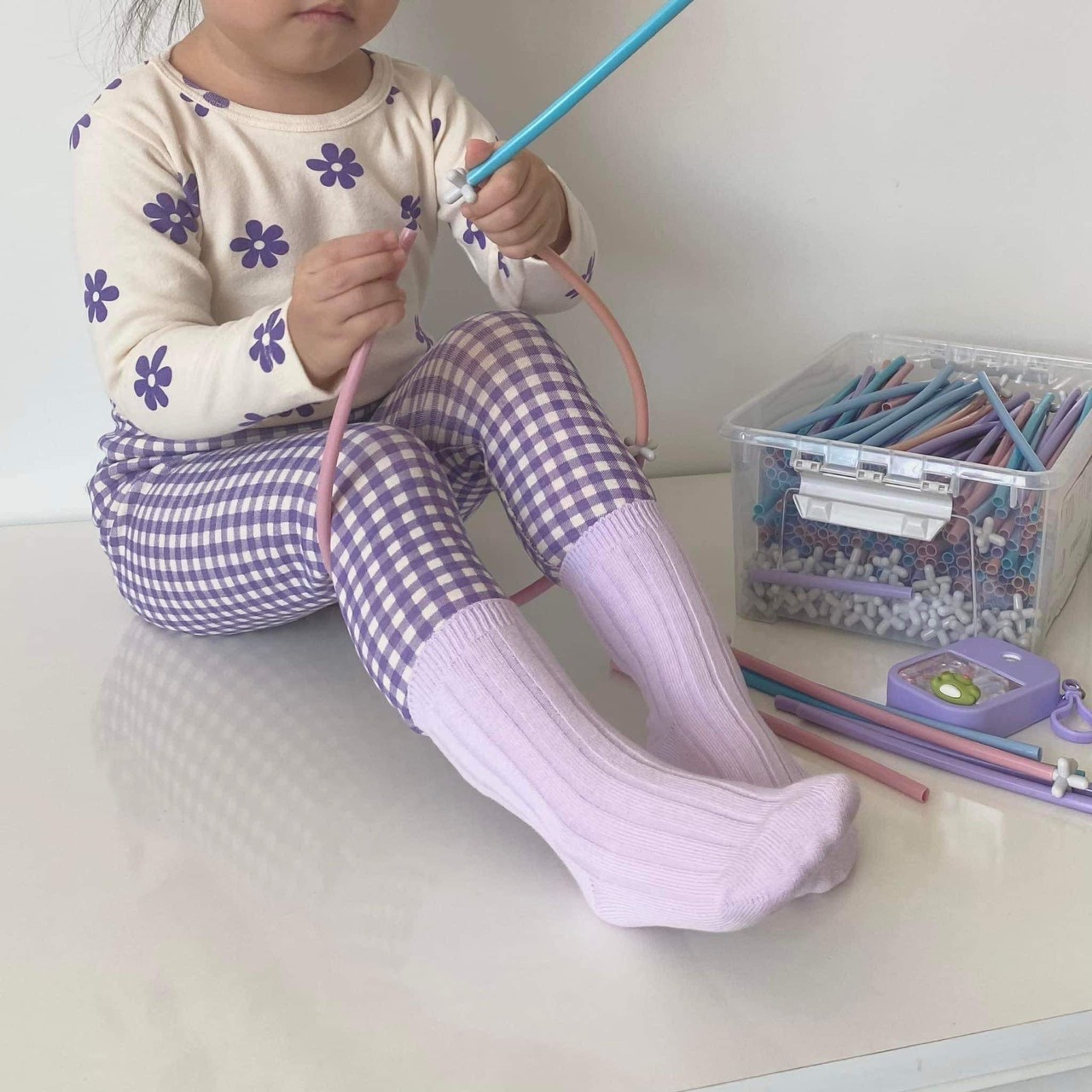 G769 - SET 2 BỘ BÉ GÁI ÁO HOA TÍM ĐỎ QUẦN LEGGING KẺ