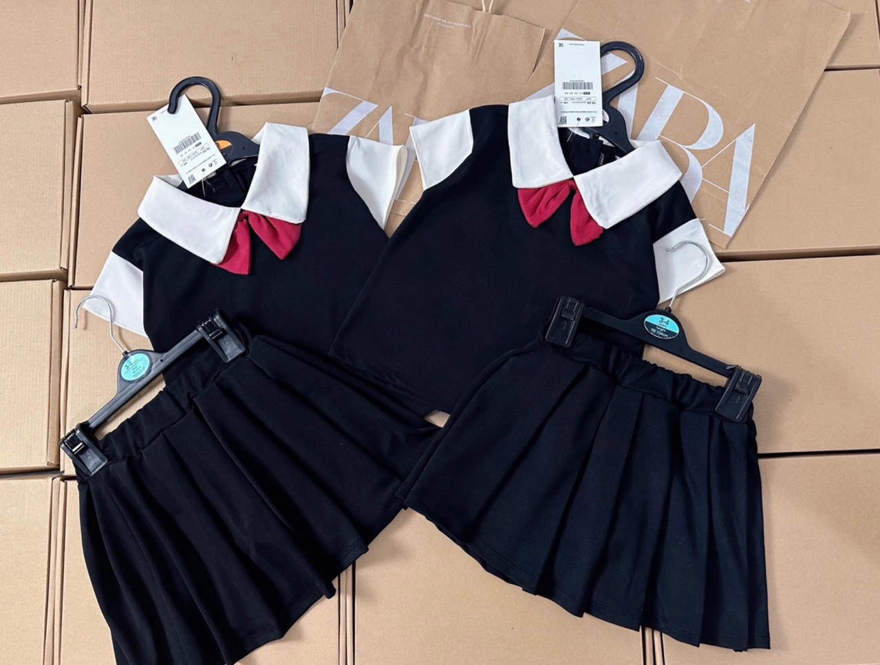 G877 - SET BÉ GÁI ĐEN CỔ TRẮNG NƠ CVAY XẾP LI