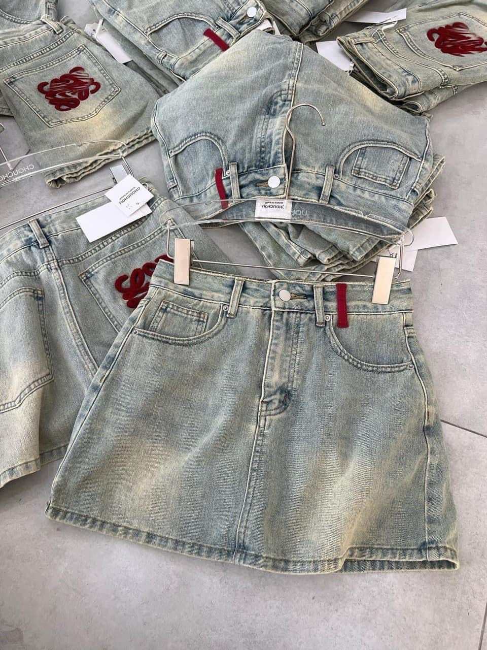 CV130 - CHÂN VÁY JEANS CHỮ A THÊU TÚI LOEWE M531