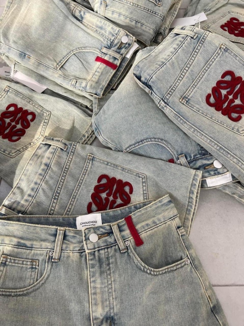 CV130 - CHÂN VÁY JEANS CHỮ A THÊU TÚI LOEWE M531