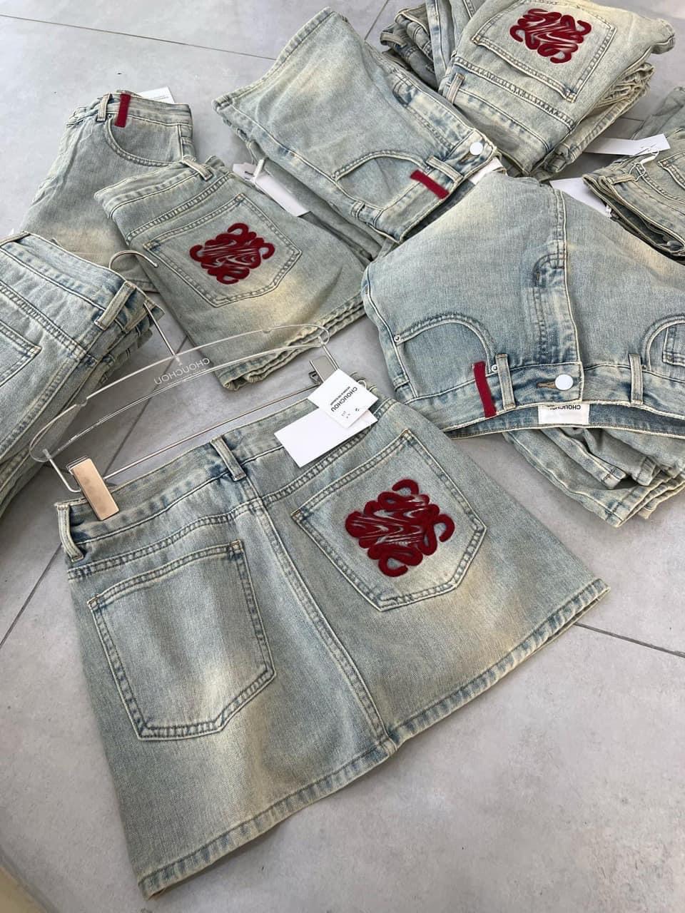 CV130 - CHÂN VÁY JEANS CHỮ A THÊU TÚI LOEWE M531