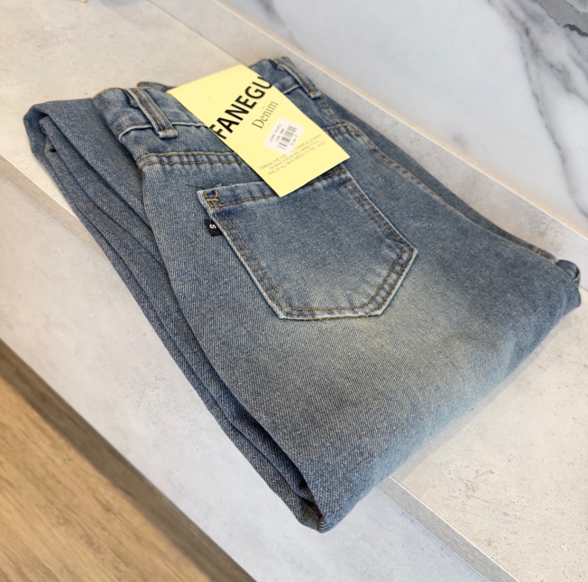 QNU453 - QUẦN JEANS ĐÍNH ĐÁ SUÔNG MIUMIU M3792