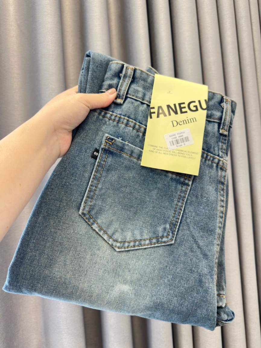 QNU453 - QUẦN JEANS ĐÍNH ĐÁ SUÔNG MIUMIU M3792