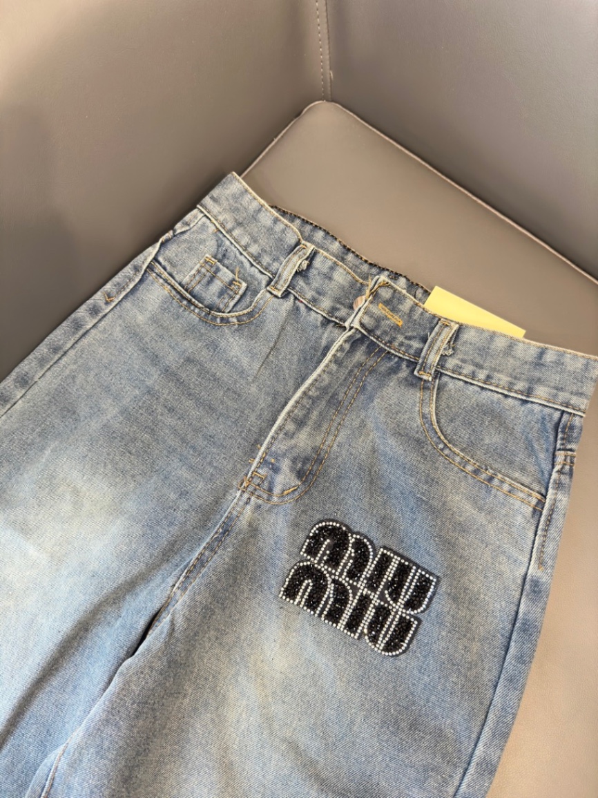 QNU453 - QUẦN JEANS ĐÍNH ĐÁ SUÔNG MIUMIU M3792