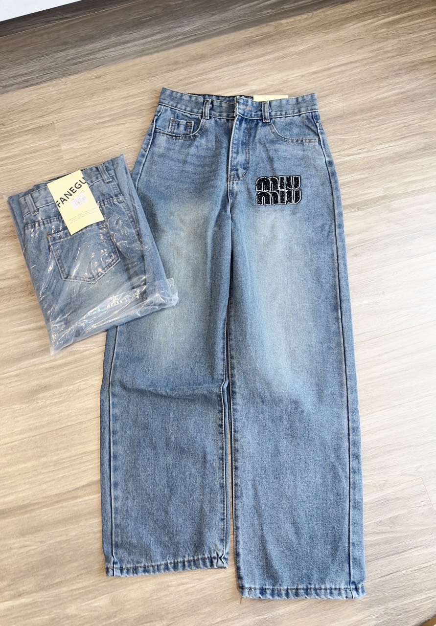 QNU453 - QUẦN JEANS ĐÍNH ĐÁ SUÔNG MIUMIU M3792