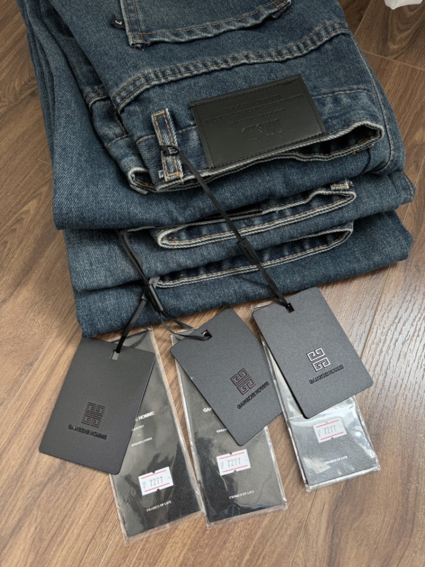 QNU466 - QUẦN JEANS SUÔNG MÁC DA ĐEN M7399