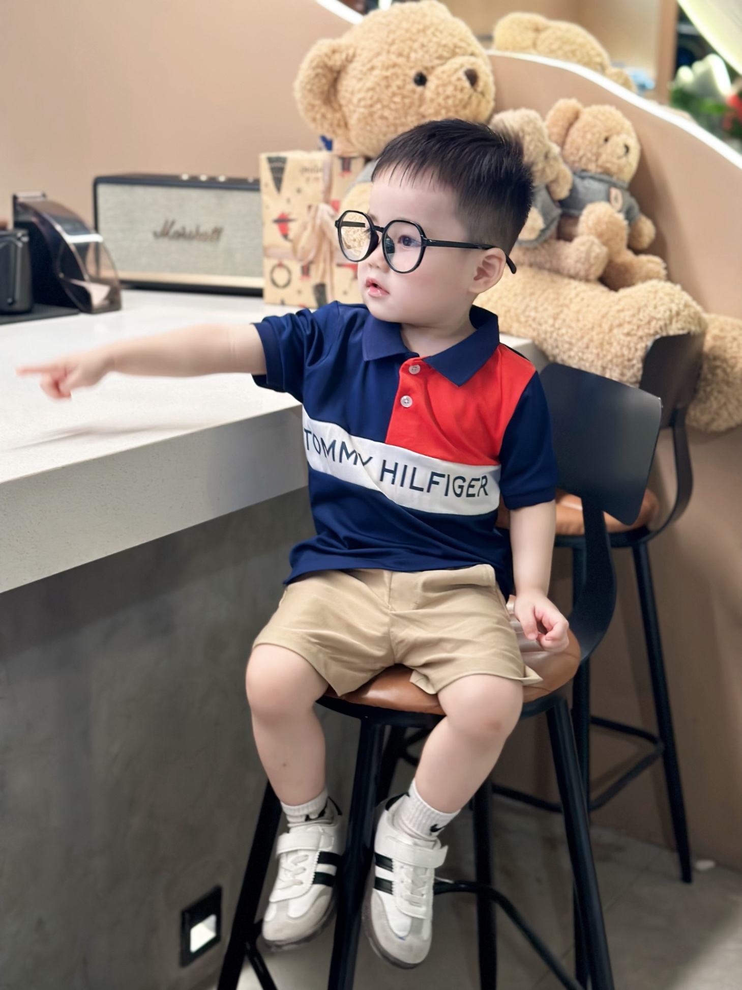 T106 - BỘ BÉ TRAI ÁO POLO THAN TOMMY QUẦN KAKI BE