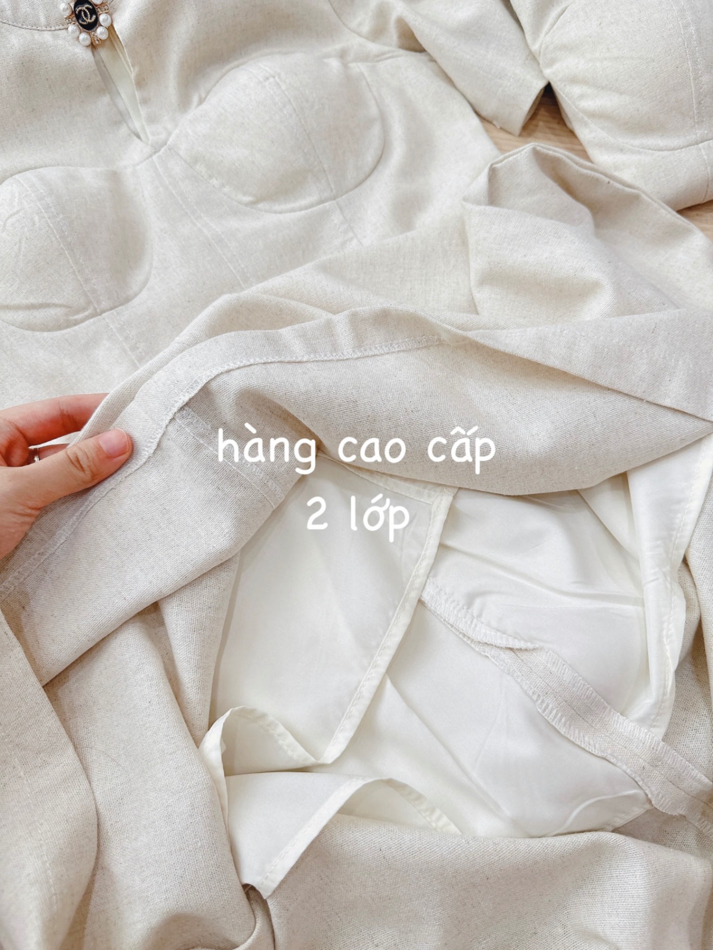 V381 - VÁY LIEN CÚP NGỰC CỔ TÀU ĐÍNH TAG CHANEL