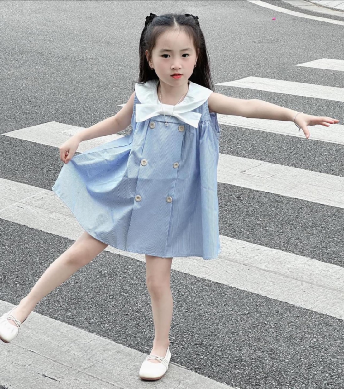 VB437 - VÁY BÉ GÁI KẺ XANH CỔ TRẮNG NƠ