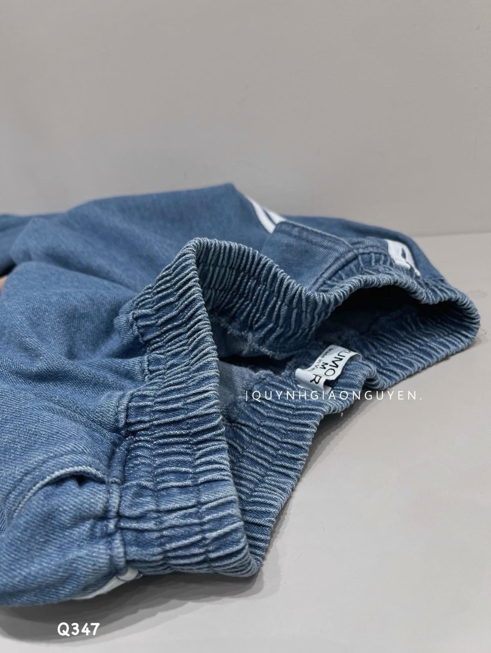 QNU488 - QUẦN JEANS NỮ SUÔNG CẠP CHUN XANH SỌC TRẮNG