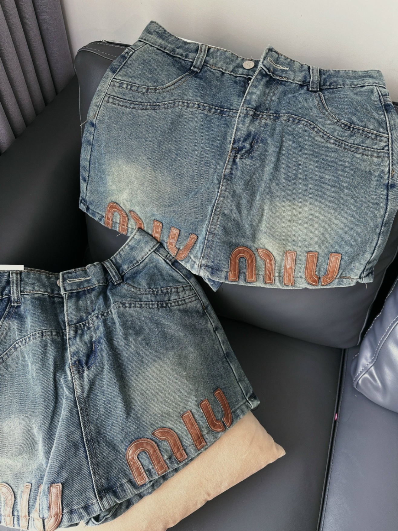 CV141 - CHÂN VÁY JEANS XANH CHỮ A MIUMIU