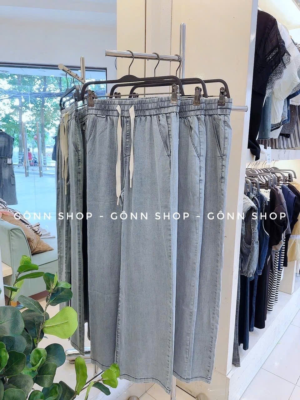 QNU502 - QUẦN JEANS NỮ SUÔNG XANH CẠP CHUN DÂY RÚT