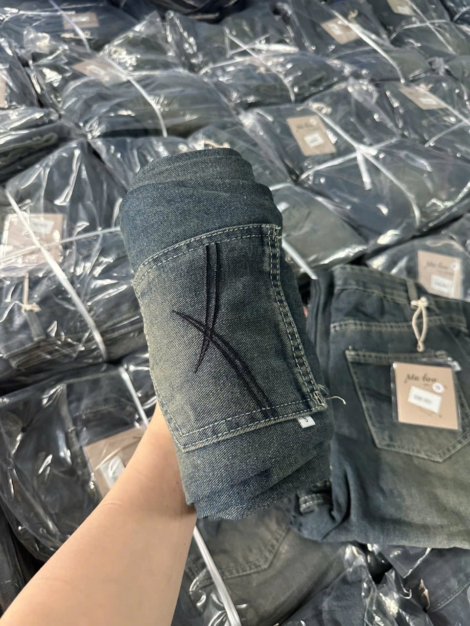 QNU505 - QUẦN JEANS SUÔNG XANH MÀI RÁCH me too