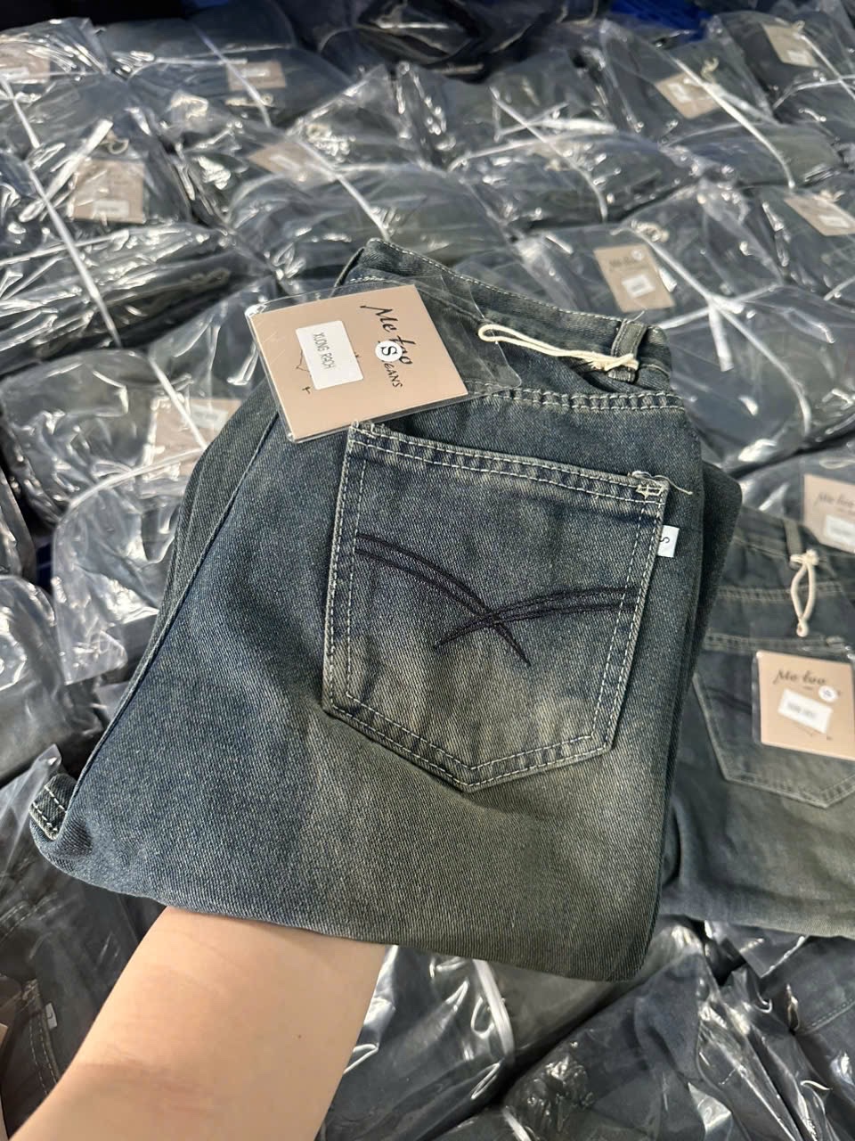 QNU505 - QUẦN JEANS SUÔNG XANH MÀI RÁCH me too